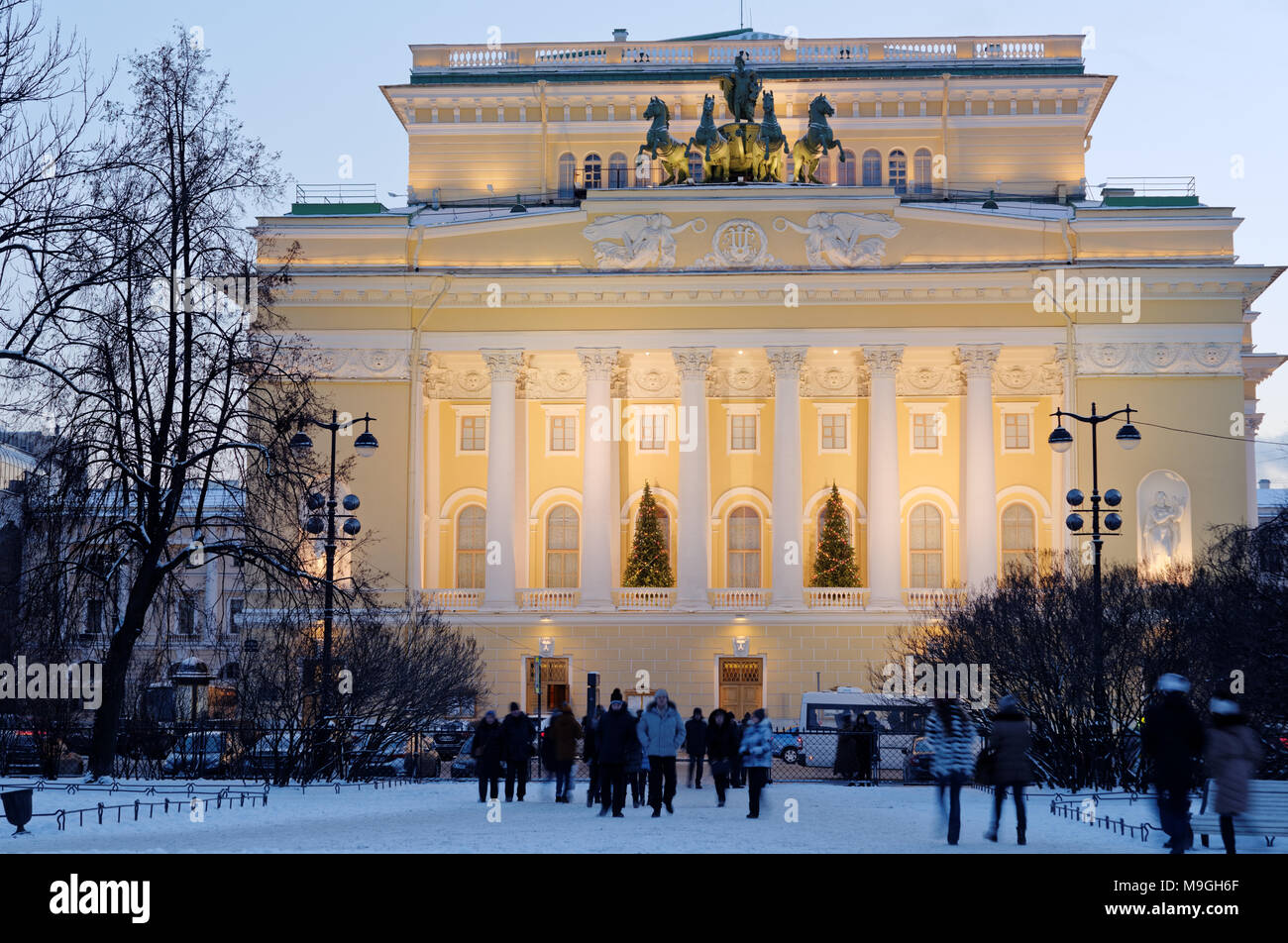 San Pietroburgo, Russia - 5 gennaio 2016: Costruzione del teatro Alexandrinsky in una serata invernale. Foto Stock