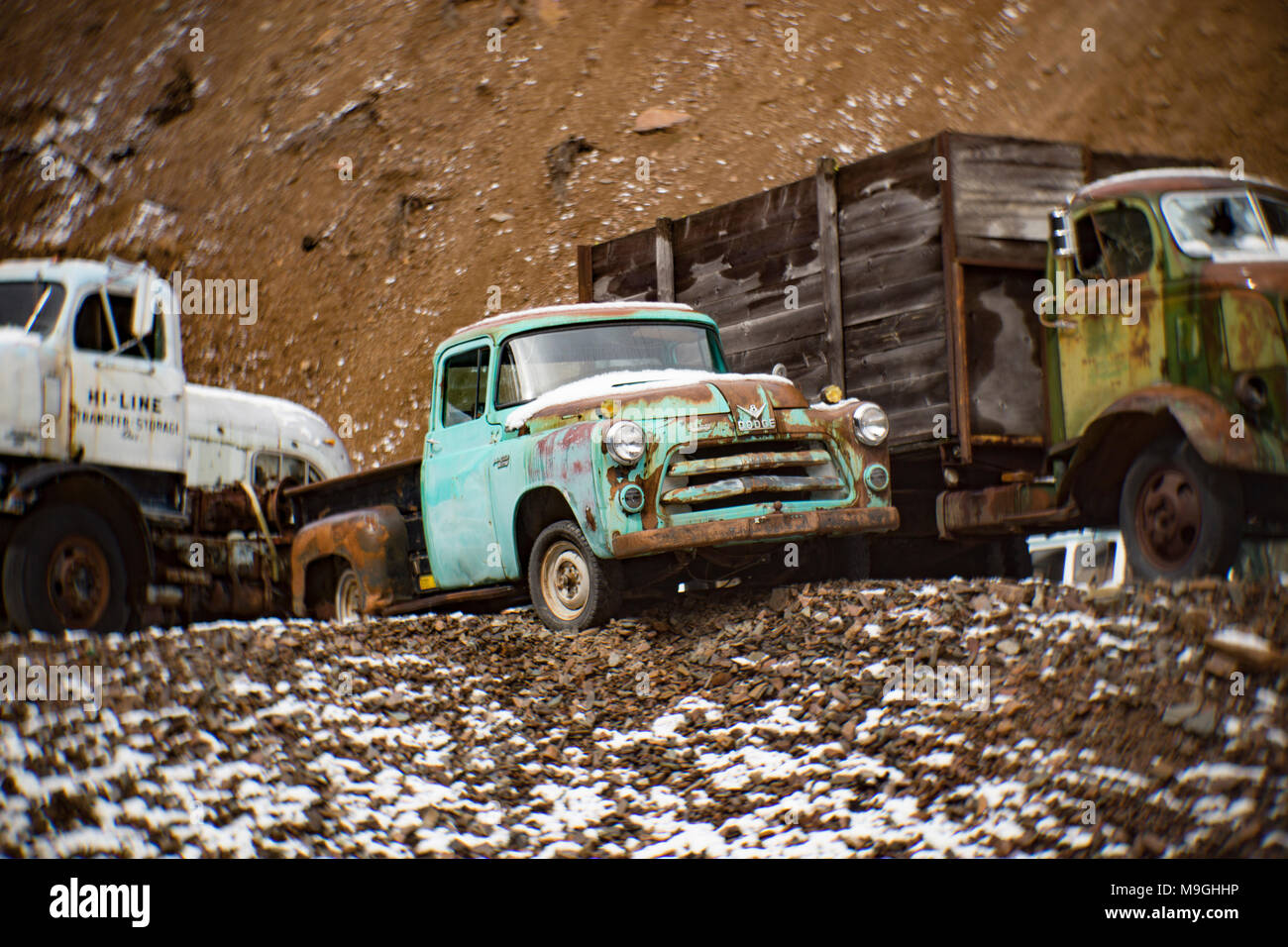 Un 1954 Processo personalizzato Dodge nominale V-8 stepside pickup truck, in una vecchia cava, a est di Clark Fork Idaho. Foto Stock