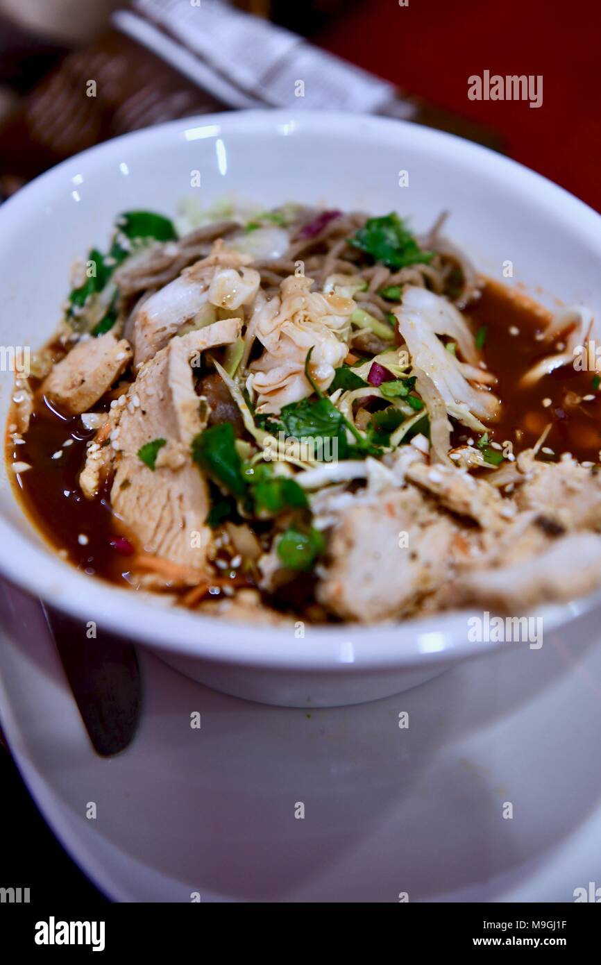 Ciotola di zuppa di noodle al pollo da Panera Bread Foto Stock