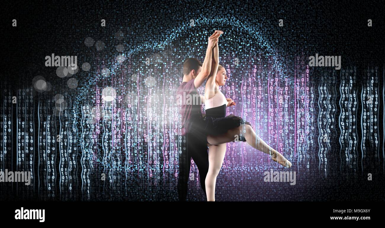 Glamour giovane ballando con la tecnologia digitale e interfaccia incandescente luce scintillante Foto Stock