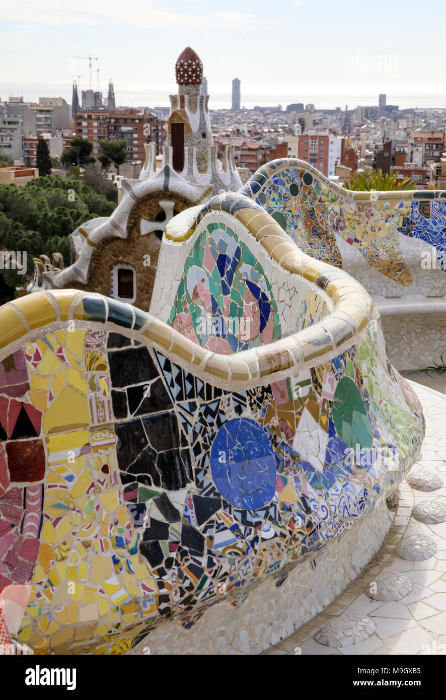 Parco Guell, progettato dal famoso architetto spagnolo Antoni Gaudi', è una delle principali attrazioni di Barcellona, Spagna. Foto Stock