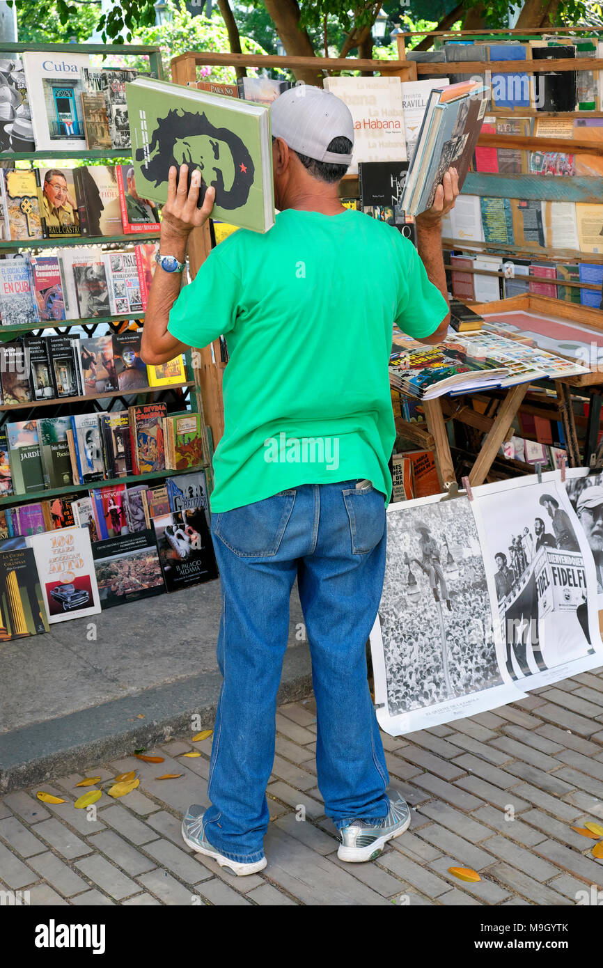 Prenota Mercato, Plaza de Armas, Old Havana, Cuba Foto Stock