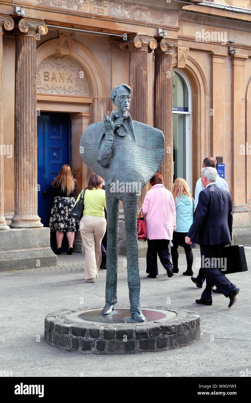 Statua commemora WB Yeats e Ulster Bank Personale di girare per il lavoro, Sligo, nella contea di Sligo, Irlanda Foto Stock