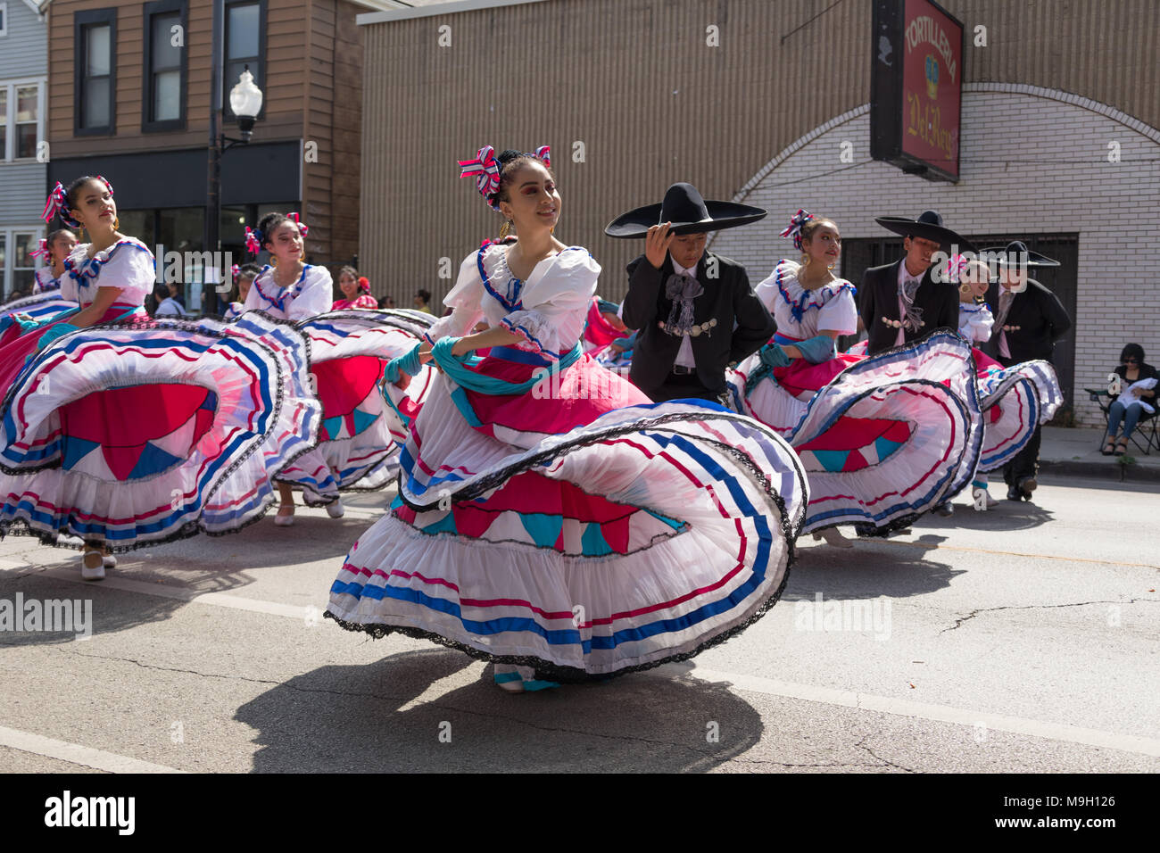 Chicago, Illinois, Stati Uniti d'America - 16 settembre 2017 - La Pilsen il giorno dell indipendenza messicana Parade commemora l'indipendenza messicana si presentano tradizionali Foto Stock