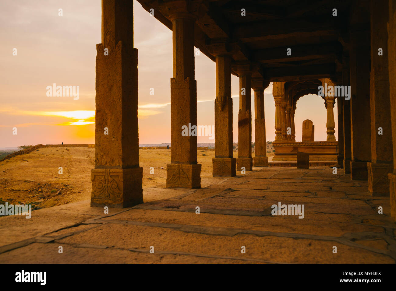 Architettura storica Vyas Chhatri, Jaisalmer punto al tramonto in India Foto Stock