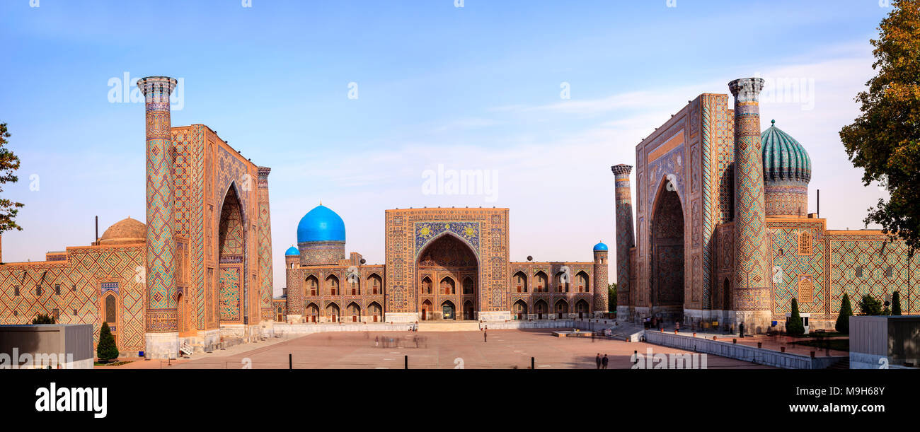 Registan Square (fotografata dalla piattaforma di visualizzazione), Samarcanda, Uzbekistan Foto Stock