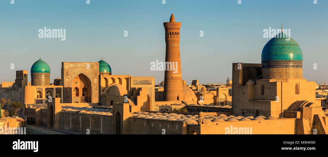 Lo skyline del centro storico della città di Bukhara, Uzbekistan Foto Stock