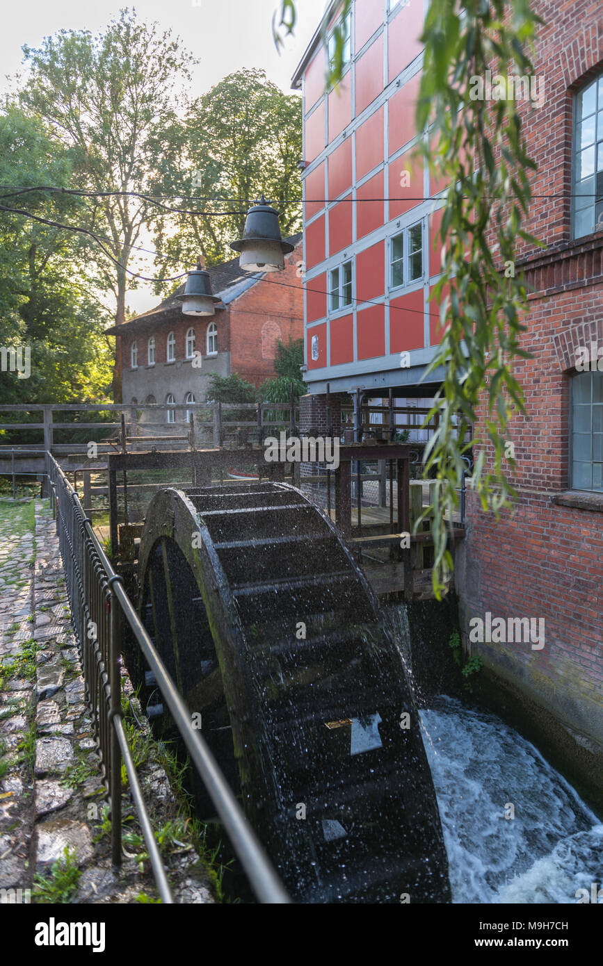 Ex mulino ad acqua nel centro storico della città di Bad Oldesloe, contea di Storman, Schleswig-Holstein, Germania, Europa Foto Stock