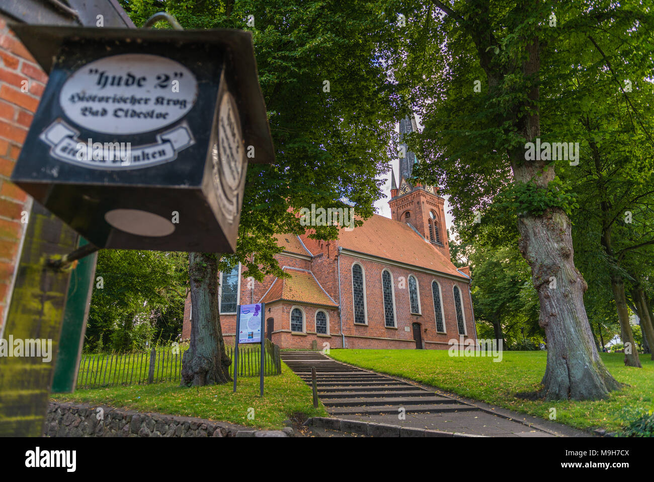Pietro e Paolo Chiesa nel centro storico della città di Bad Oldesloe, contea di Storman, Schleswig-Holstein, Germania, Europa Foto Stock