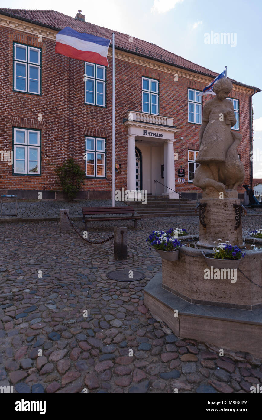 Stile neoclassico Municipio del 1818, architetto Christian Friedrich Hansen, paese città di Plön, Schleswig-Holstein, Germania, Europa Foto Stock