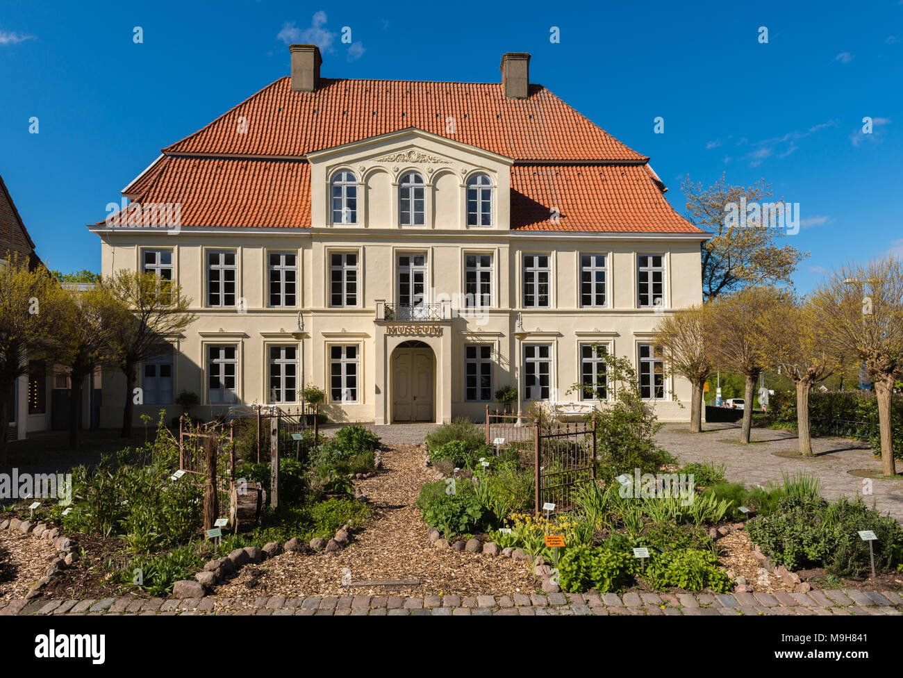 La vecchia farmacia di thecountry città di Plön, il quartiere museo oggi, Ploen, Schleswig-Holstein, Germania, Europa Foto Stock