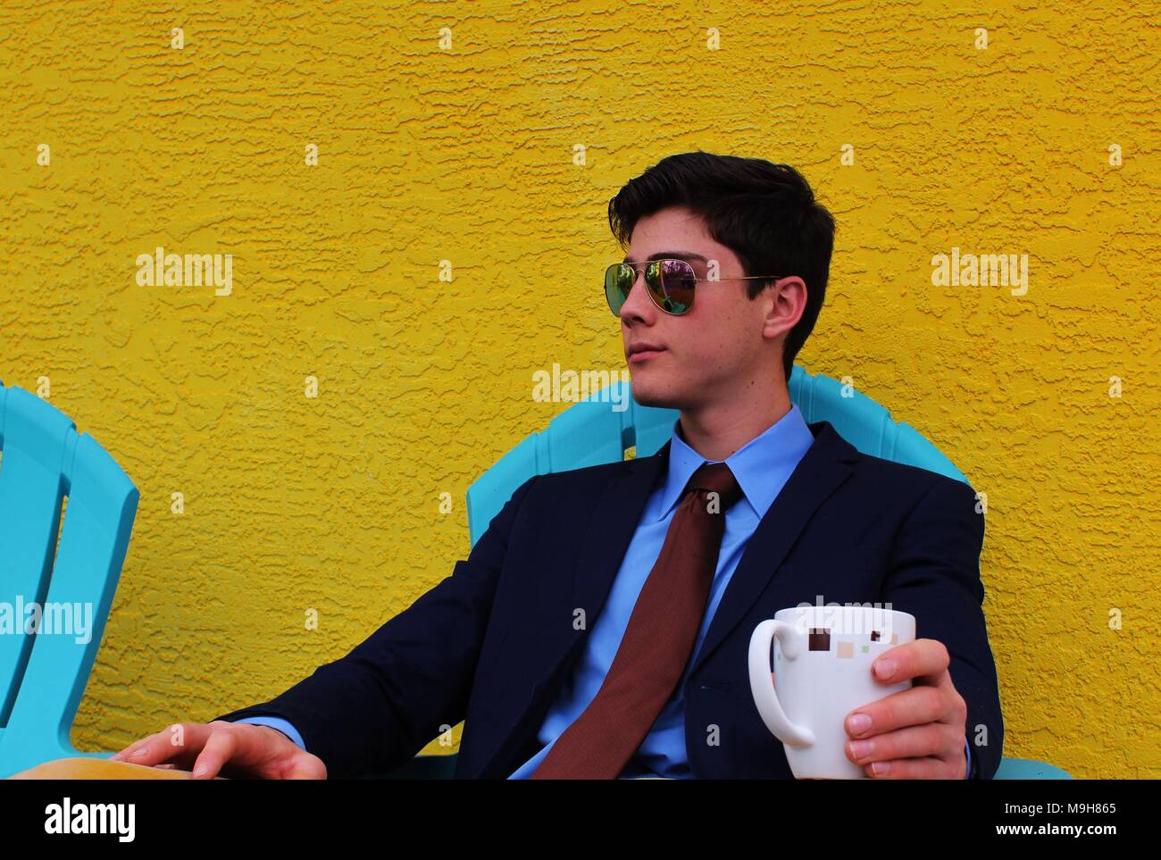 Il giovane imprenditore prendendo una pausa caffè. Foto Stock