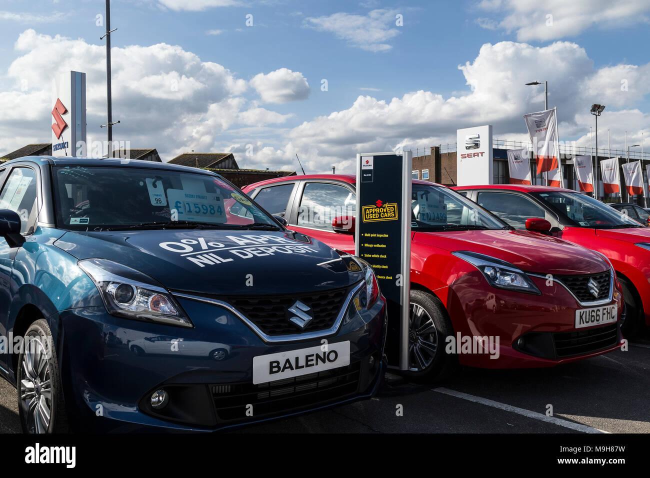 Le vendite di automobili in uk,auto,il piazzale antistante la vendita, i distributori automatici, che si occupano di smaltimento, trading, contrattazione, selezione di qualità dei veicoli usati Foto Stock