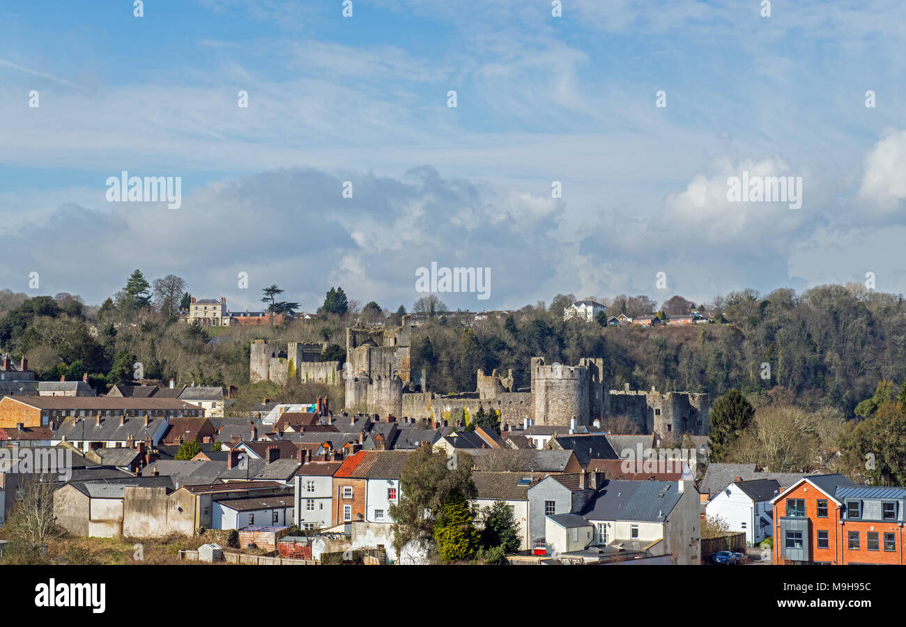 Chepstow Città e castello sul fiume Wye, Monmouthshire, Galles del Sud Foto Stock