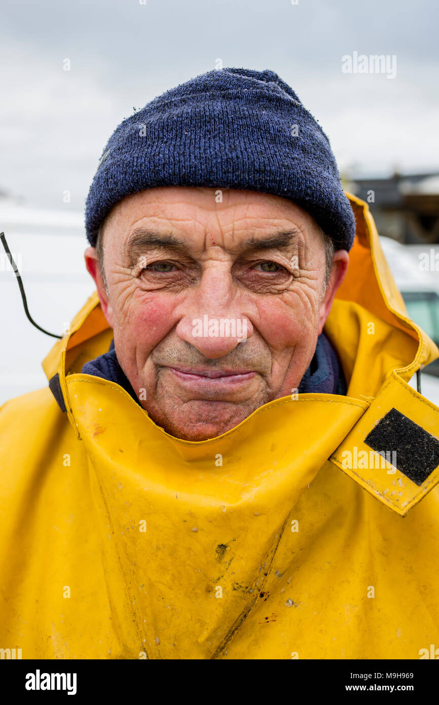 Aragosta irlandese fisherman preparando per un altro viaggio, Portmagee Contea di Kerry, Irlanda Foto Stock