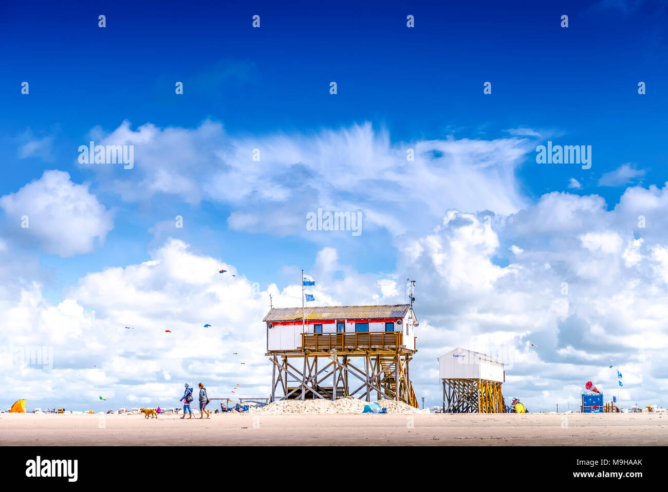 Deutschland, Schleswig-Holstein, San Peter-Ording, Strand, Pfahl, Pfahlbauten Foto Stock