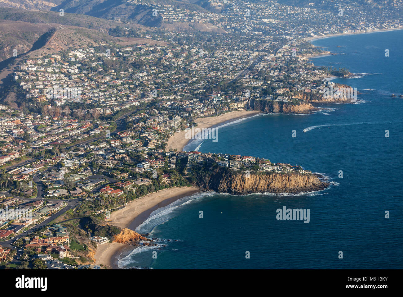 Vista aerea dell'oceano pacifico baie in Laguna Beach in California. Foto Stock