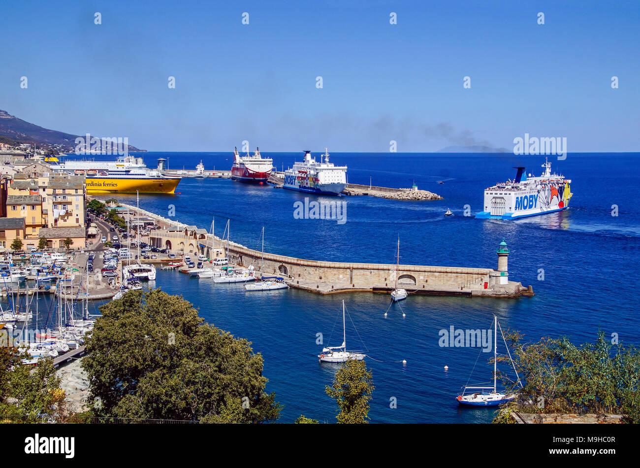 Moby Lines Moby Vincent ha invertito al di fuori del porto di Bastia Corsica Francia Europa e lascia per la destinazione Livorno in Italia Foto Stock
