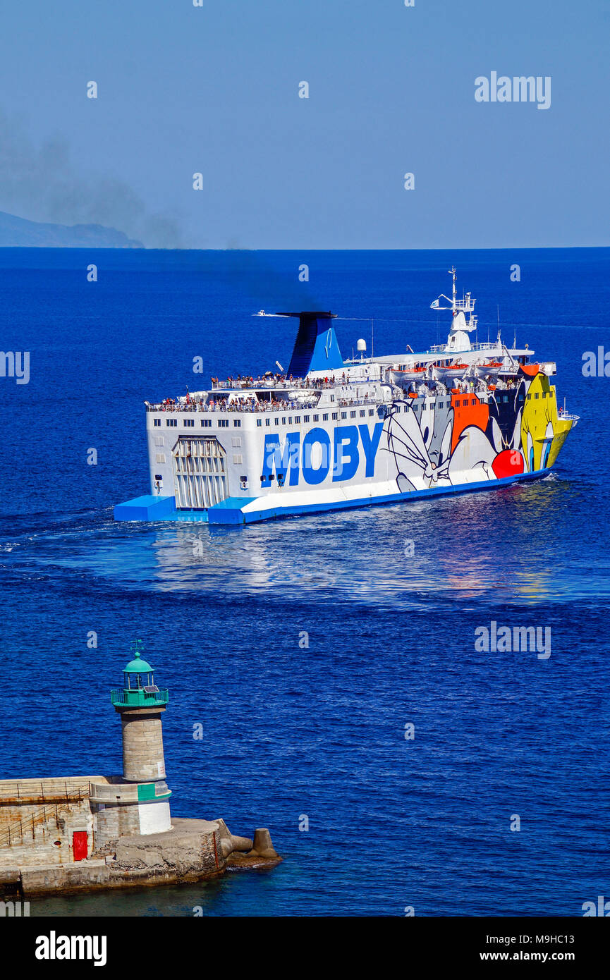 Moby Lines Moby Vincent ha invertito al di fuori del porto di Bastia Corsica Francia Europa e lascia per la destinazione Livorno in Italia Foto Stock