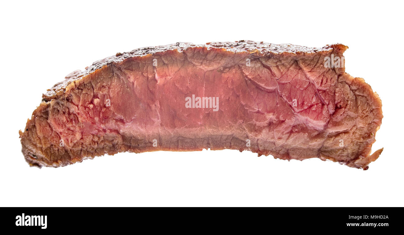 Materie bistecca, un pezzo di carne isolato su sfondo bianco con tracciato di ritaglio Foto Stock