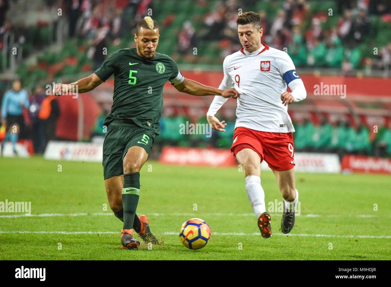 WROCLAW, Polonia - 23 Marzo 2018: Amichevole Polonia vs Nigeria 0:1. In azione Wiliam Ekong (L) e Robert Lewandowski (R). Foto Stock