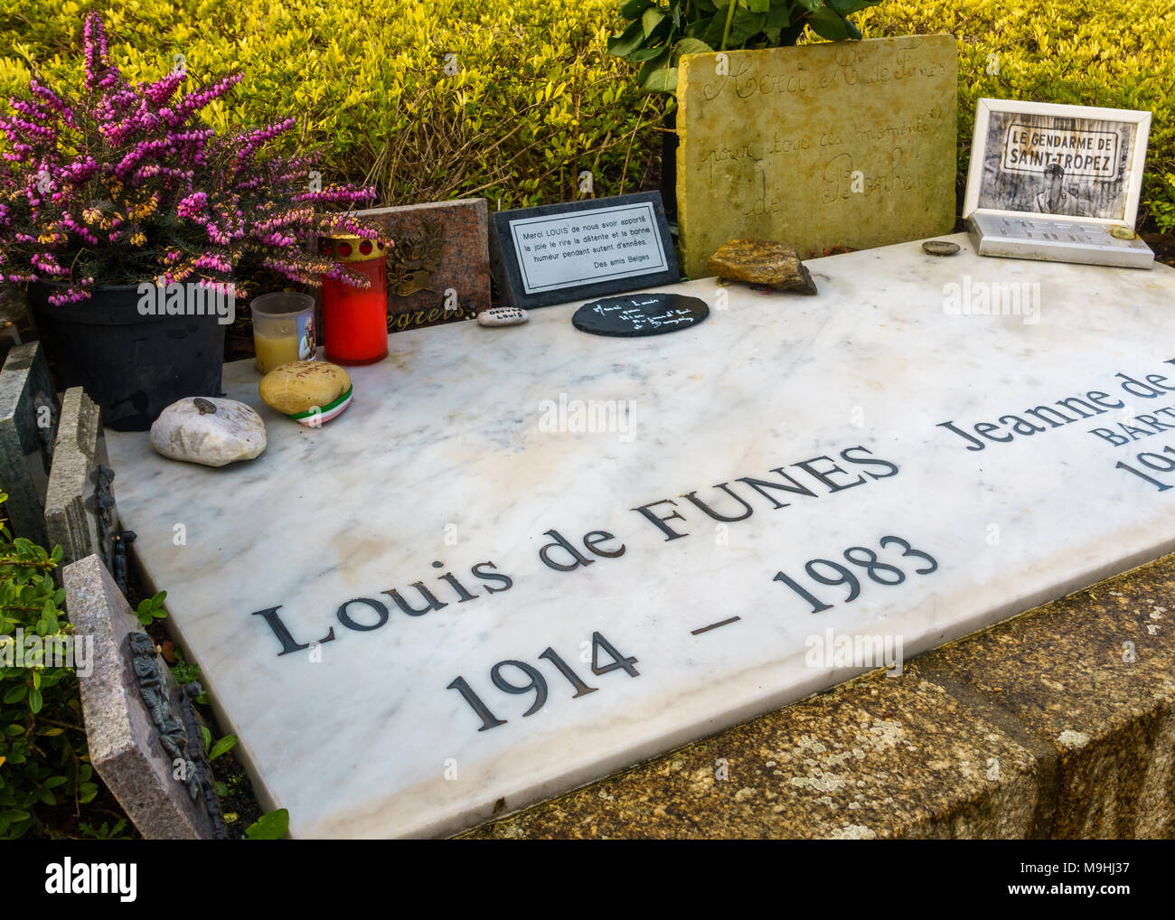 LE CELLIER, Francia - circa gennaio 2018: Louis de Funès tomba. Louis de Funès è stato un famoso attore francese. Foto Stock