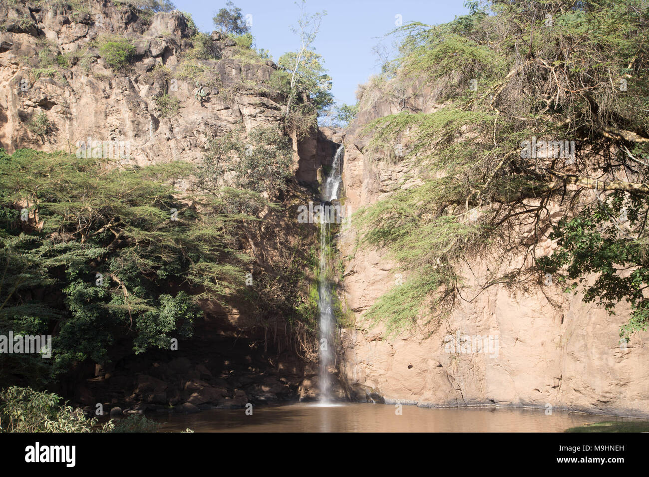 Una piccola cascata in un africano Semi-Desert Foto Stock