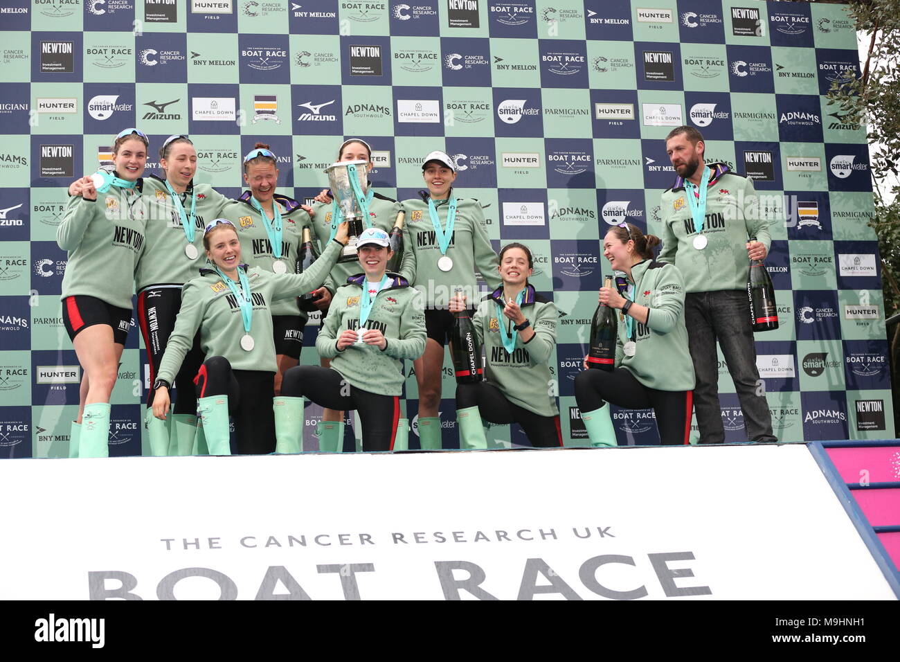 Il Cancer research Boat Race 2018 Foto Stock