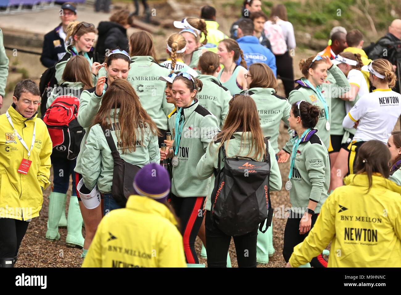 Il Cancer research Boat Race 2018 Foto Stock