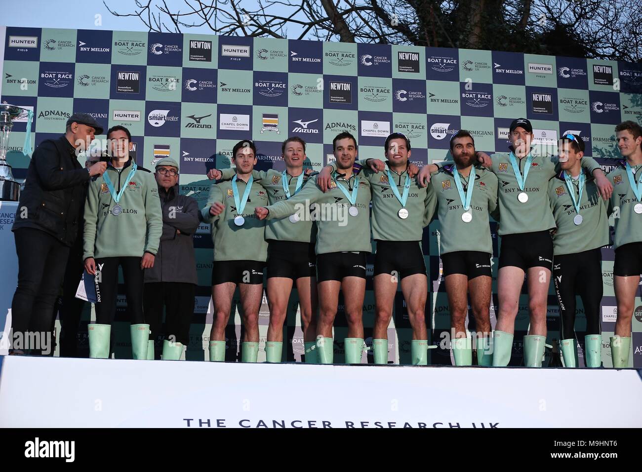 Il Cancer research Boat Race 2018 Foto Stock