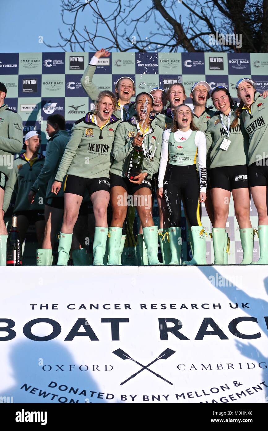 Il Cancer research Boat Race 2018 Foto Stock