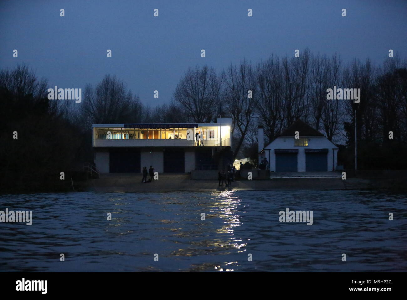 Il Cancer research Boat Race 2018 Foto Stock