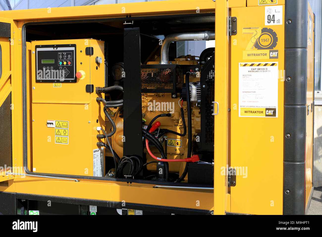 LIETO, Finlandia - 24 Marzo 2018: CAT DE33E3 C3.3 generatore diesel come si è visto in occasione dell'annuale manifestazione pubblica di Villi Konekaupan Lansi vendite di macchinari. Foto Stock