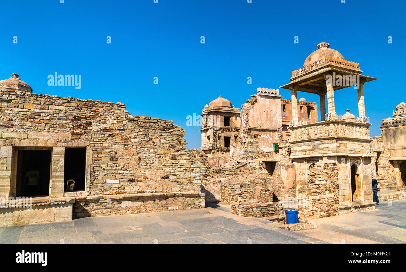 Rovine di Rana Kumbha Palace a Chittorgarh Fort. Patrimonio mondiale dell'UNESCO nel Rajastan stato dell India Foto Stock