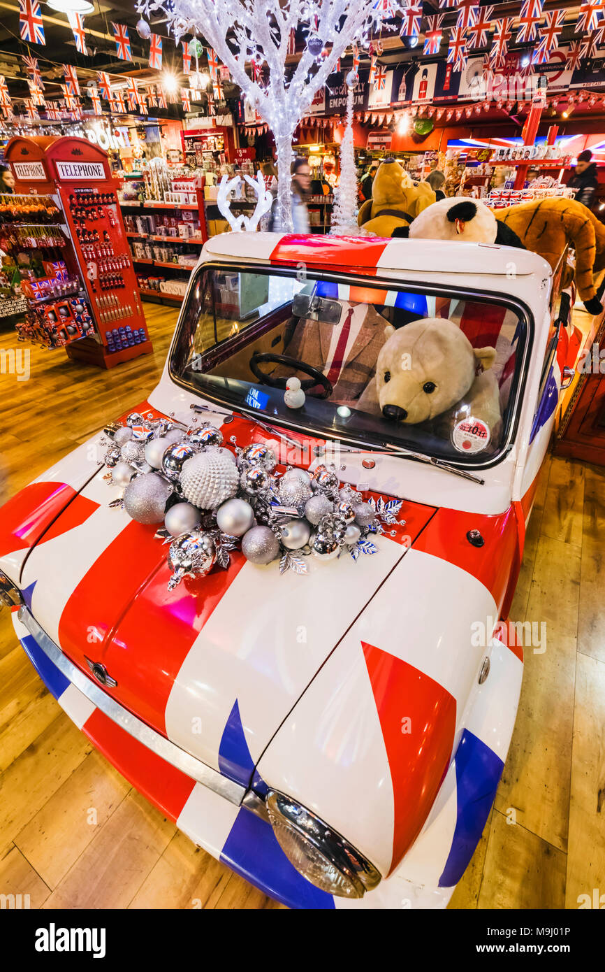 Inghilterra, Londra, Piccadilly Circus, il Negozio di souvenir del display Mini auto e negozio di souvenir Foto Stock