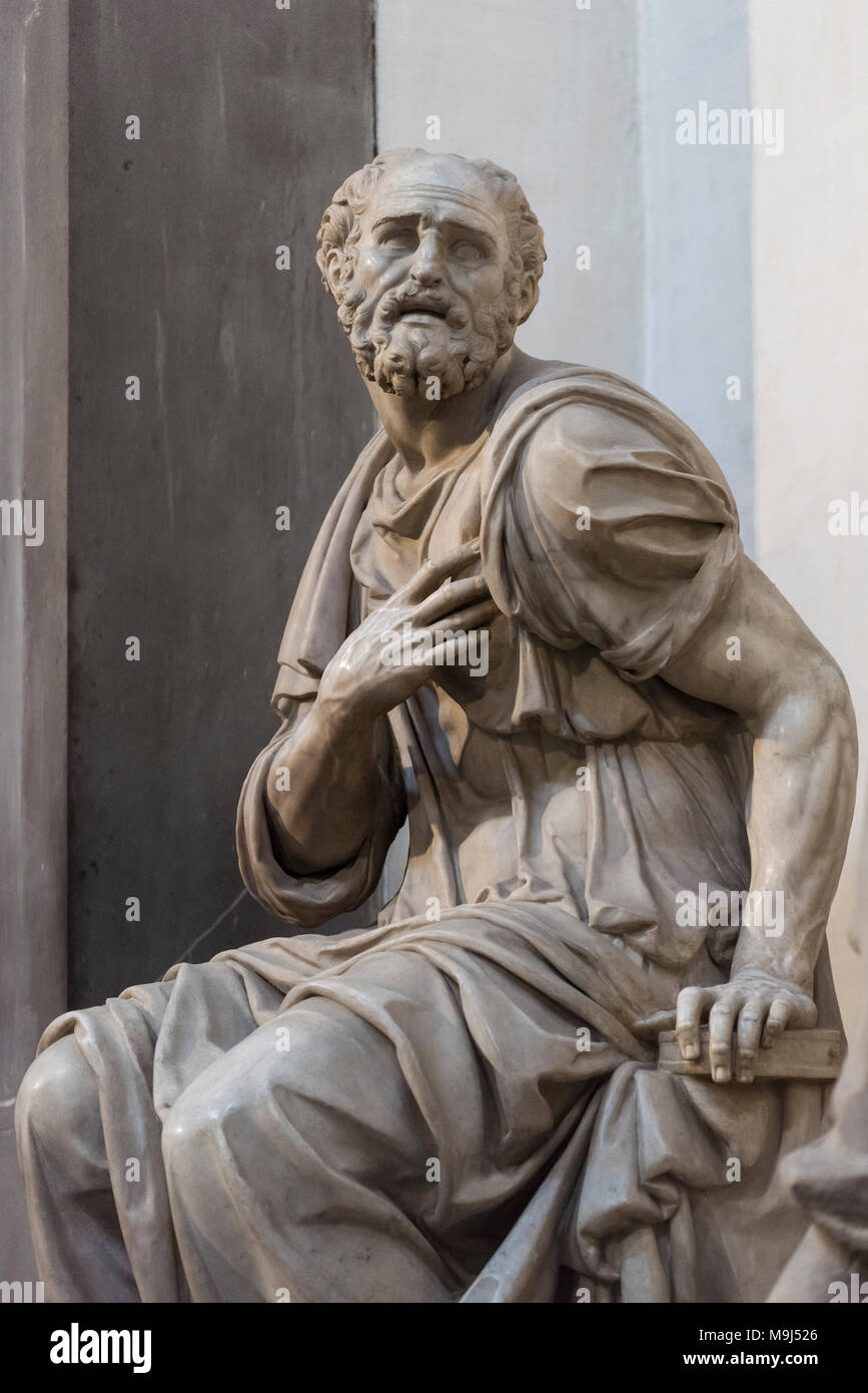 Firenze. L'Italia. La scultura di San Cosma, da Giovanni Angelo Montorsoli sulla tomba di Lorenzo il Magnifico e suo fratello Giuliano de' Medici Foto Stock