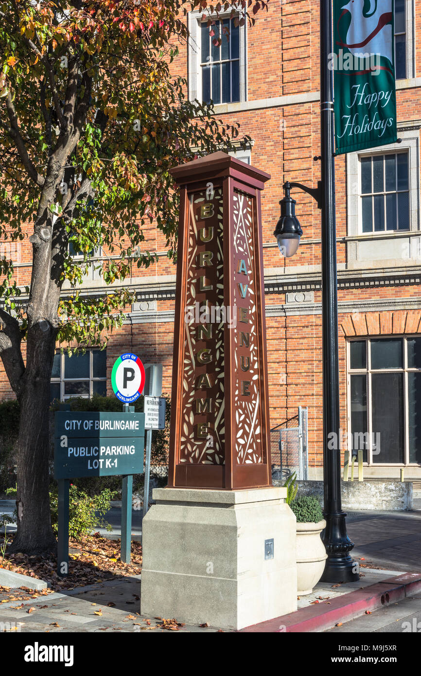 Burlingame, California, Stati Uniti d'America - 10 Dicembre 2017 : vista dell'ingresso della strada principale di Burlingame Foto Stock