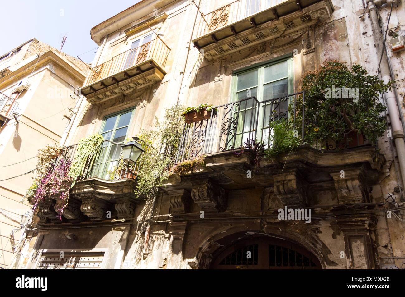 Vista di una strada della città vecchia. Palermo, Sicilia. Italia Foto Stock