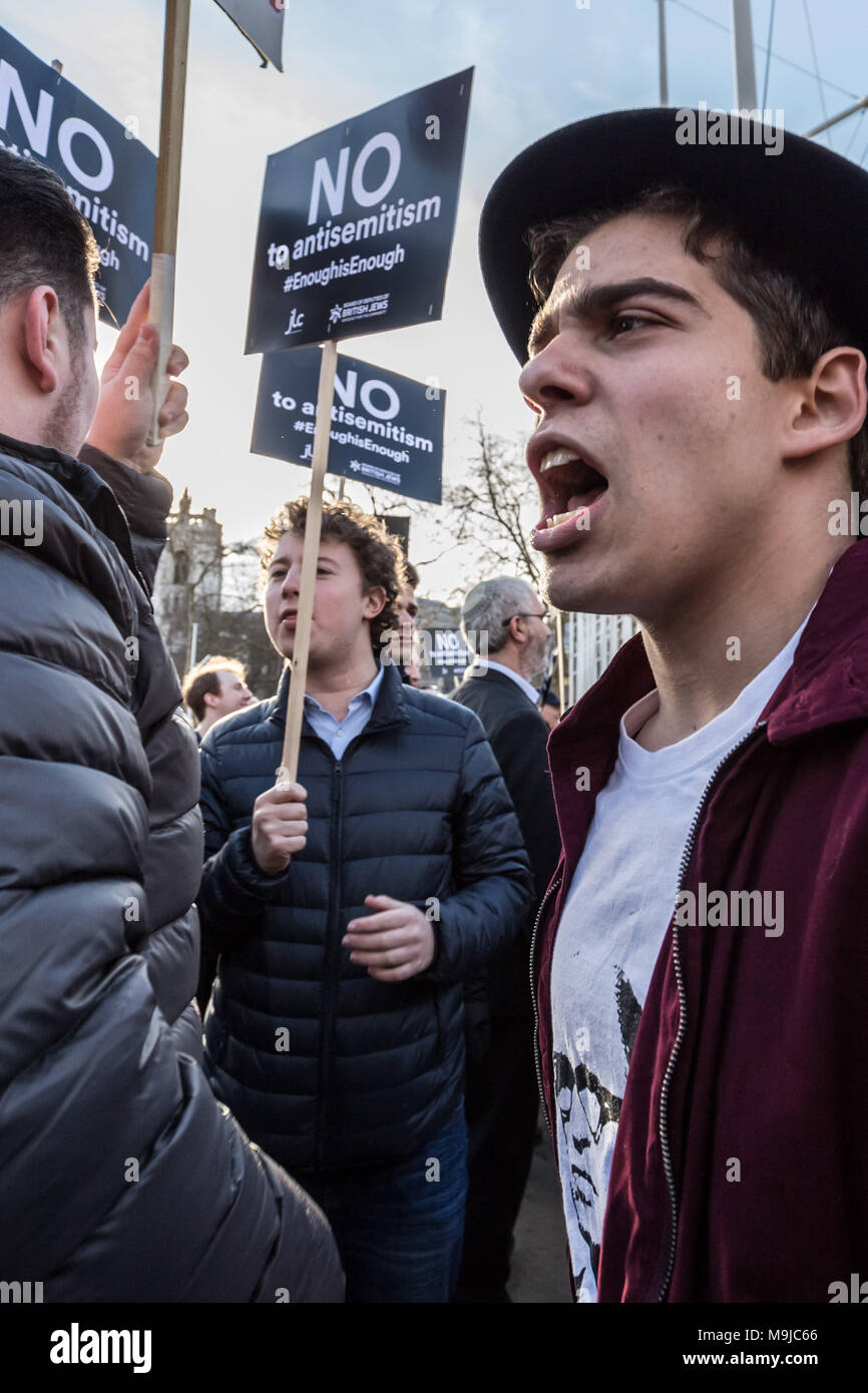 Londra, Regno Unito. 26 marzo, 2018. Centinaia di manifestanti, compresi i membri della comunità ebraica di dimostrare contro l' antisemitismo in piazza del Parlamento. Leader laburista Jeremy Corbyn ha ammesso che vi è un problema con l' antisemitismo entro il partito laburista che il partito ha ancora da risolvere. Credito: Guy Corbishley/Alamy Live News Foto Stock