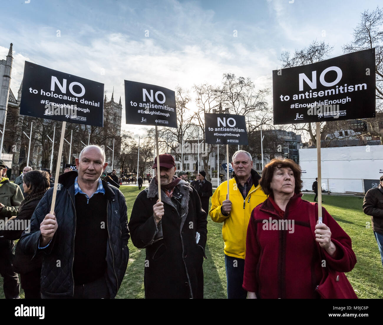 Londra, Regno Unito. 26 marzo, 2018. Centinaia di manifestanti, compresi i membri della comunità ebraica di dimostrare contro l' antisemitismo in piazza del Parlamento. Leader laburista Jeremy Corbyn ha ammesso che vi è un problema con l' antisemitismo entro il partito laburista che il partito ha ancora da risolvere. Credito: Guy Corbishley/Alamy Live News Foto Stock