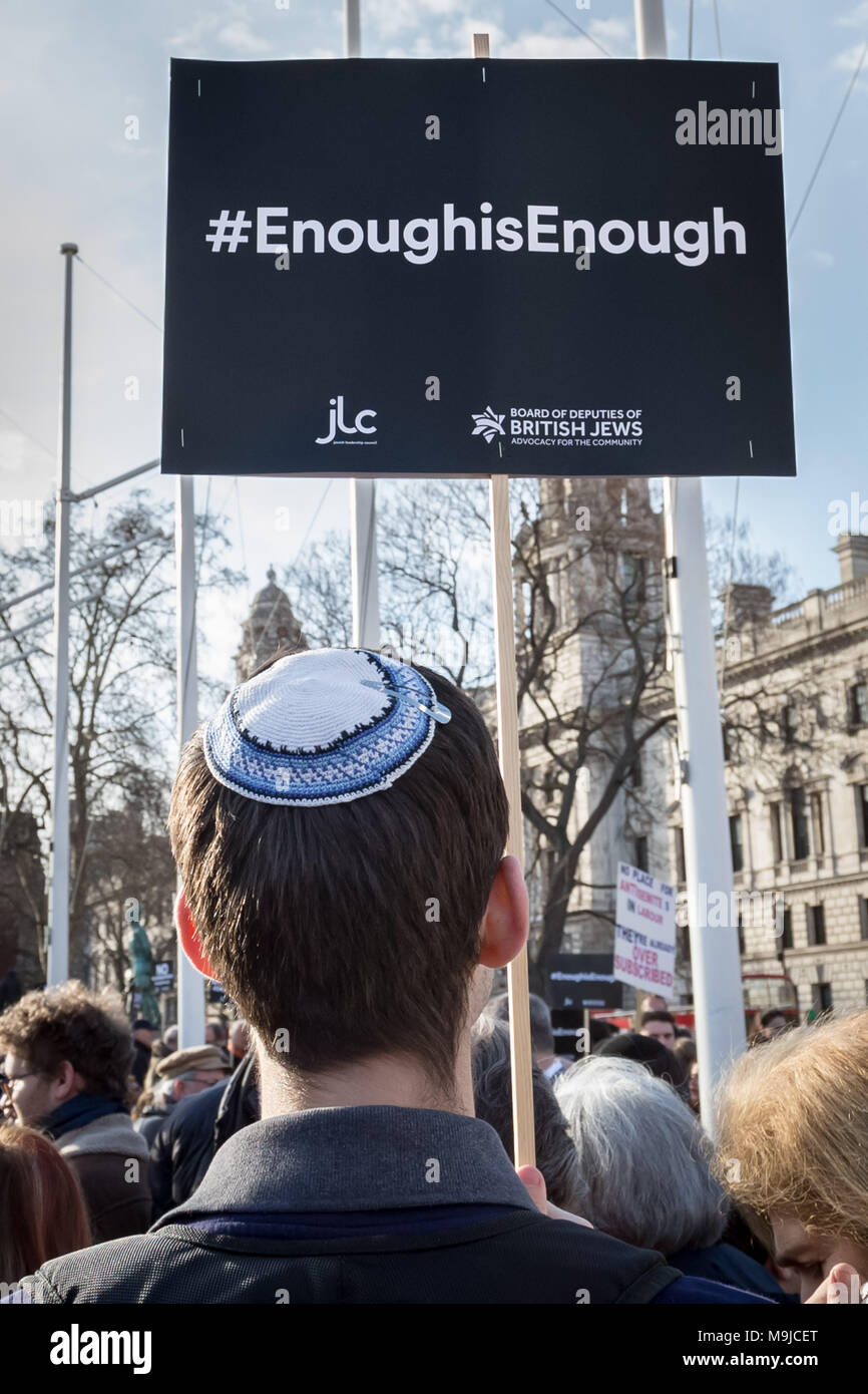 Londra, Regno Unito. 26 marzo, 2018. Centinaia di manifestanti, compresi i membri della comunità ebraica di dimostrare contro l' antisemitismo in piazza del Parlamento. Leader laburista Jeremy Corbyn ha ammesso che vi è un problema con l' antisemitismo entro il partito laburista che il partito ha ancora da risolvere. Credito: Guy Corbishley/Alamy Live News Foto Stock