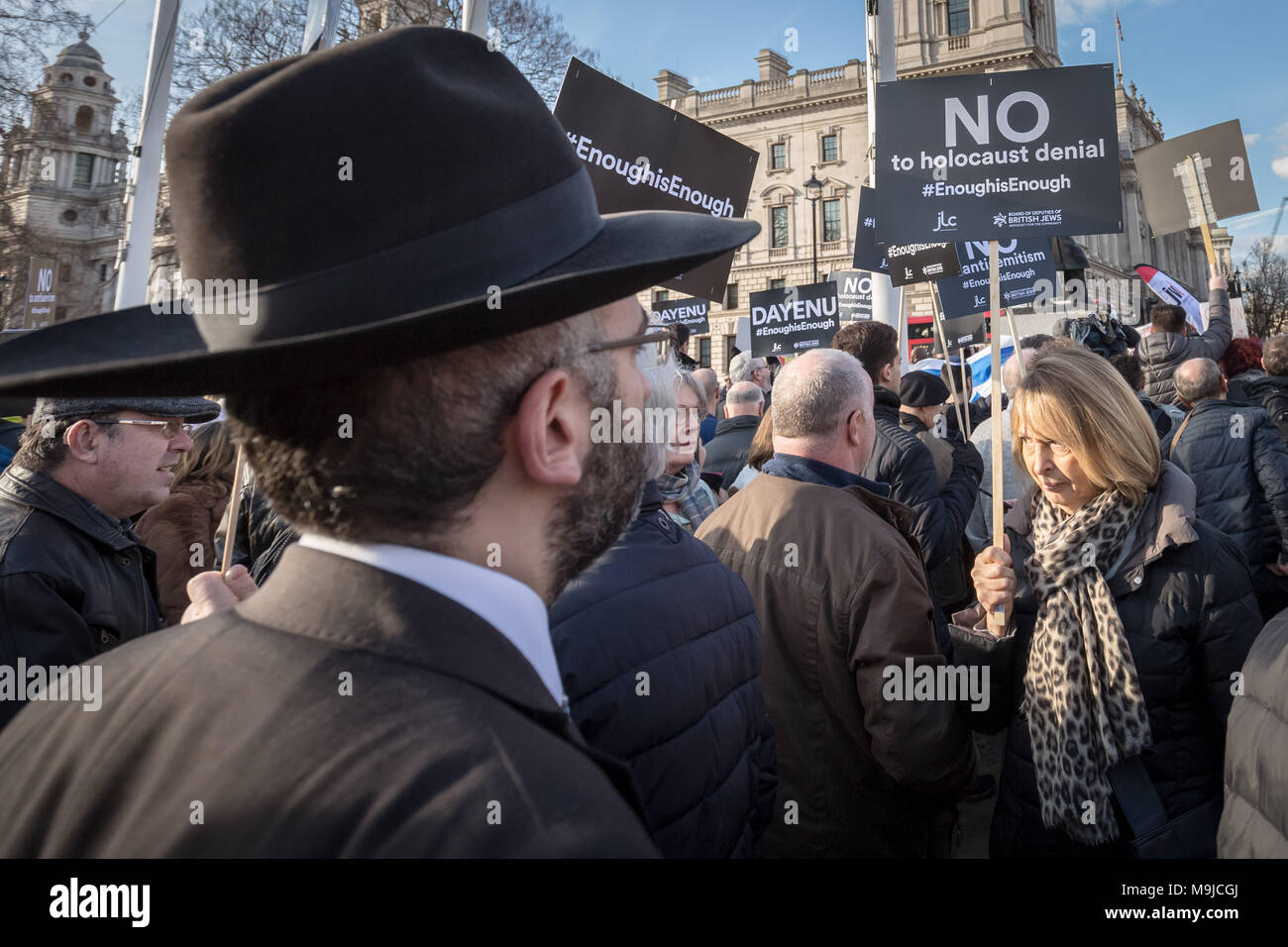 Londra, Regno Unito. 26 marzo, 2018. Centinaia di manifestanti, compresi i membri della comunità ebraica di dimostrare contro l' antisemitismo in piazza del Parlamento. Leader laburista Jeremy Corbyn ha ammesso che vi è un problema con l' antisemitismo entro il partito laburista che il partito ha ancora da risolvere. Credito: Guy Corbishley/Alamy Live News Foto Stock