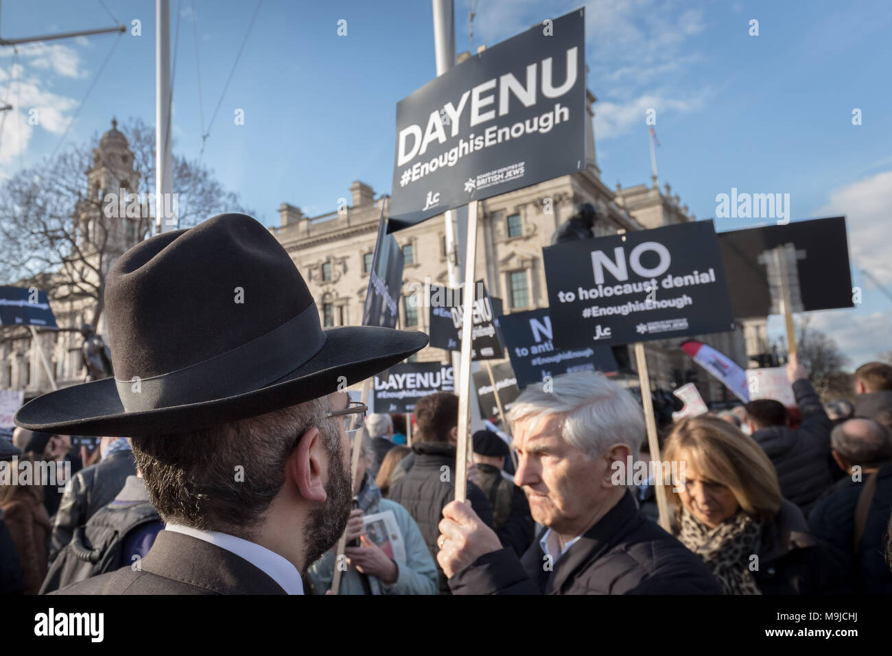 Londra, Regno Unito. 26 marzo, 2018. Centinaia di manifestanti, compresi i membri della comunità ebraica di dimostrare contro l' antisemitismo in piazza del Parlamento. Leader laburista Jeremy Corbyn ha ammesso che vi è un problema con l' antisemitismo entro il partito laburista che il partito ha ancora da risolvere. Credito: Guy Corbishley/Alamy Live News Foto Stock