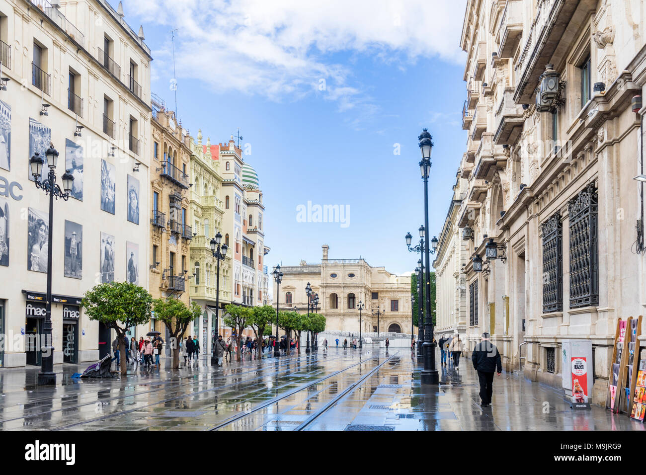 Avenida de la Constitucion nel centro della città di Siviglia nel 2018, Andalusia, Spagna Foto Stock