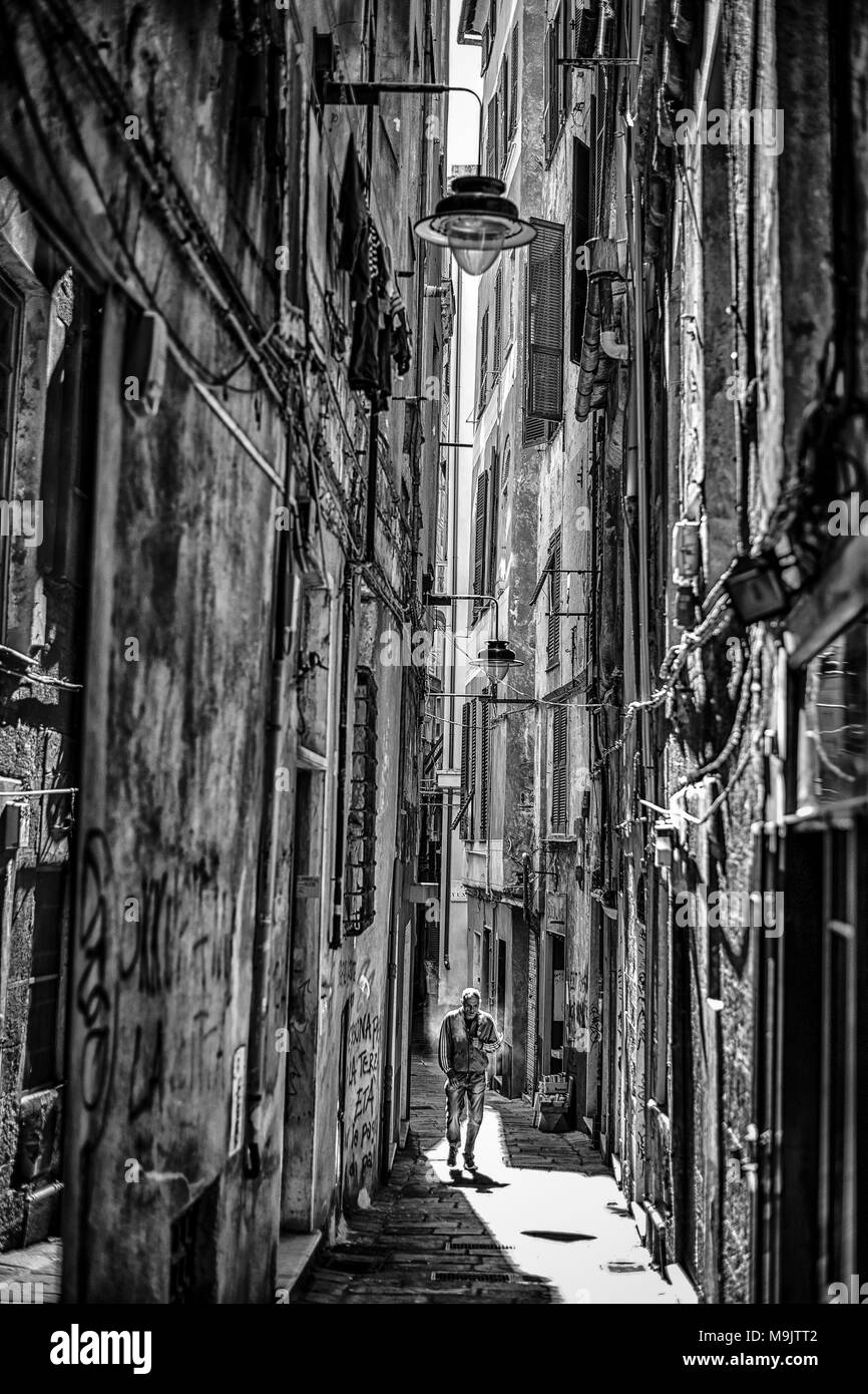 Italia Liguria caruggi Genova Foto stock - Alamy