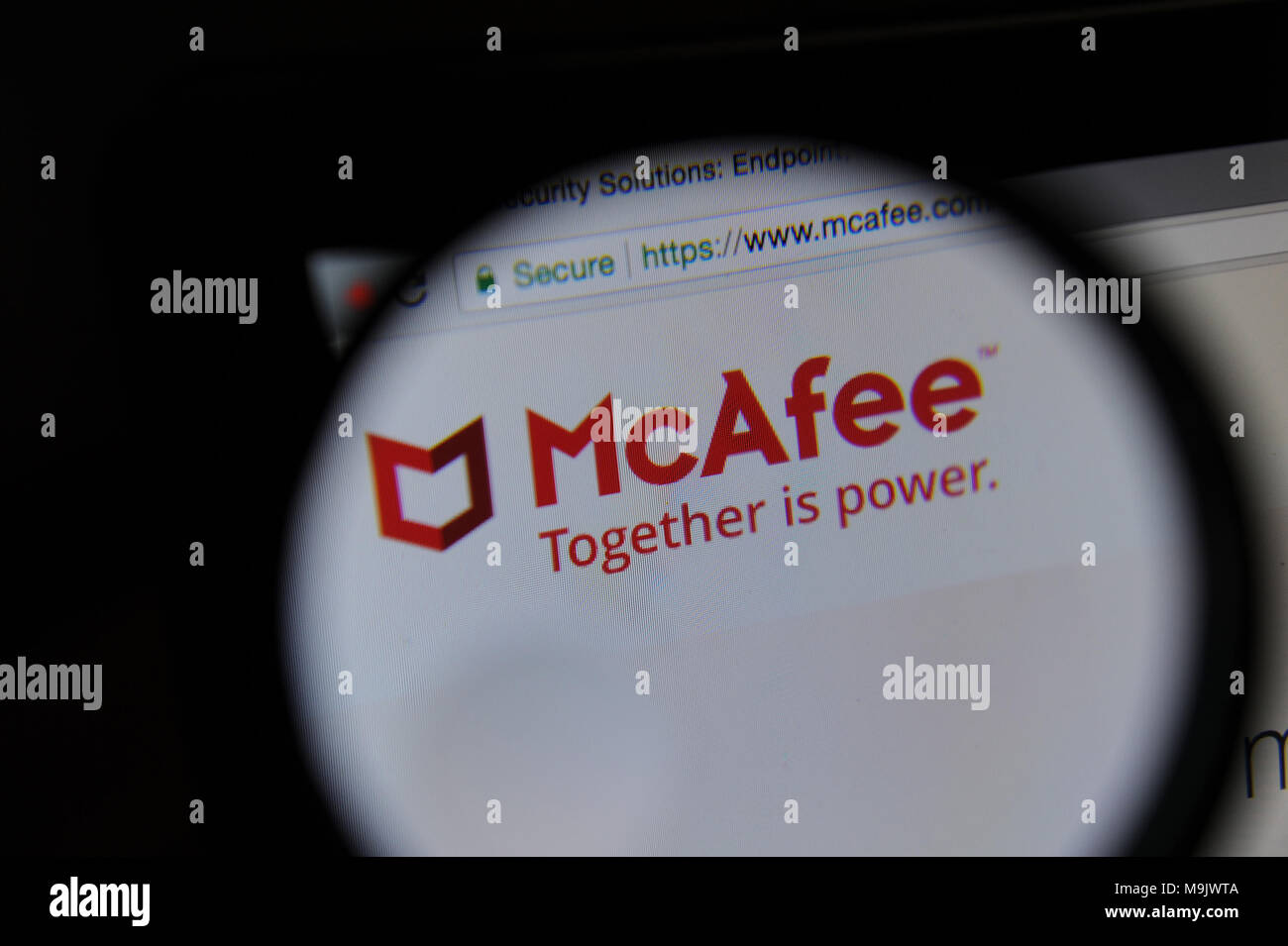 Il McAfee logo sul loro sito web Foto Stock