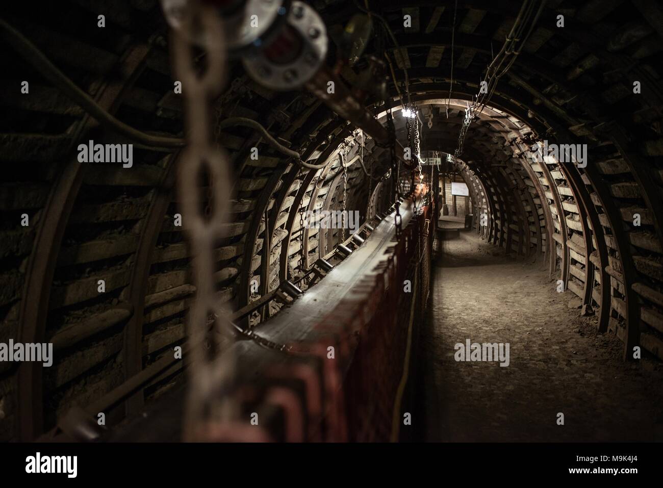 La metropolitana trasportatore a nastro in miniera di carbone. Nero carbone miniera, Slesia, Polonia Foto Stock