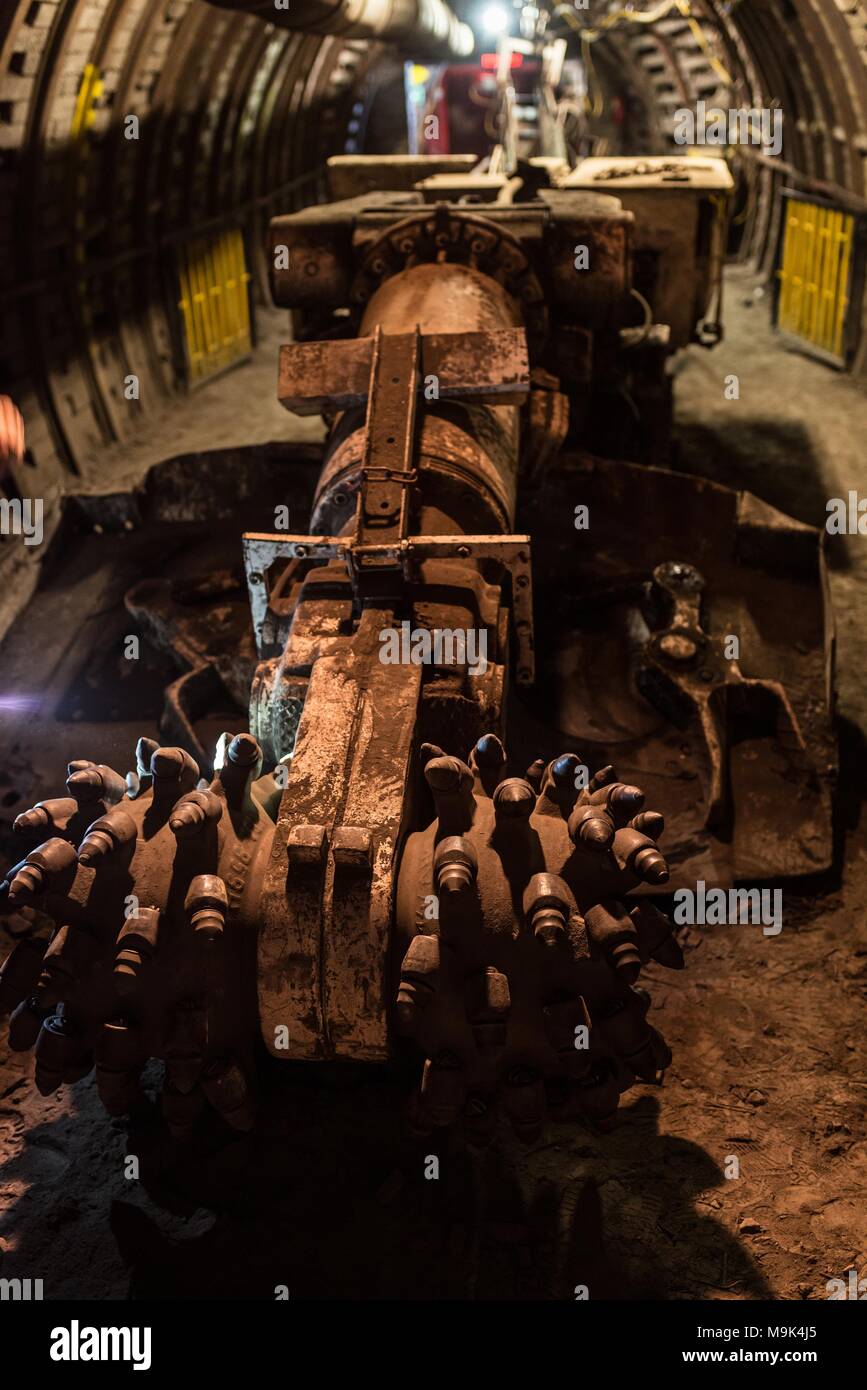 La metropolitana voce macchina nella miniera di carbone. Nero carbone miniera, Slesia, Polonia Foto Stock