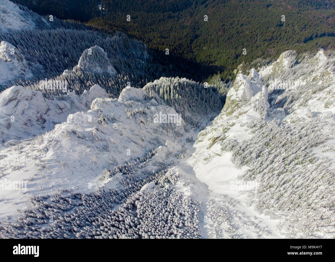 Ceahlau mountain nei Carpazi romeni. vista aerea paesaggio Foto Stock