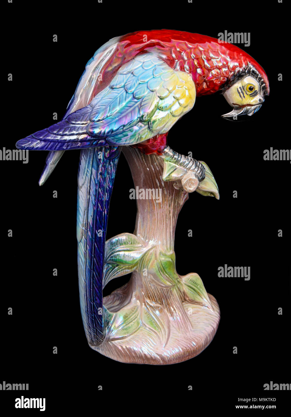 Incredibile ceramica invetriata parrot figurina dalla piazza Jema Holland (piazza Jema Keramisch Atelier N.V.), design n. 825. Piazza JEMA era basato a Maastricht in Olanda. Foto Stock